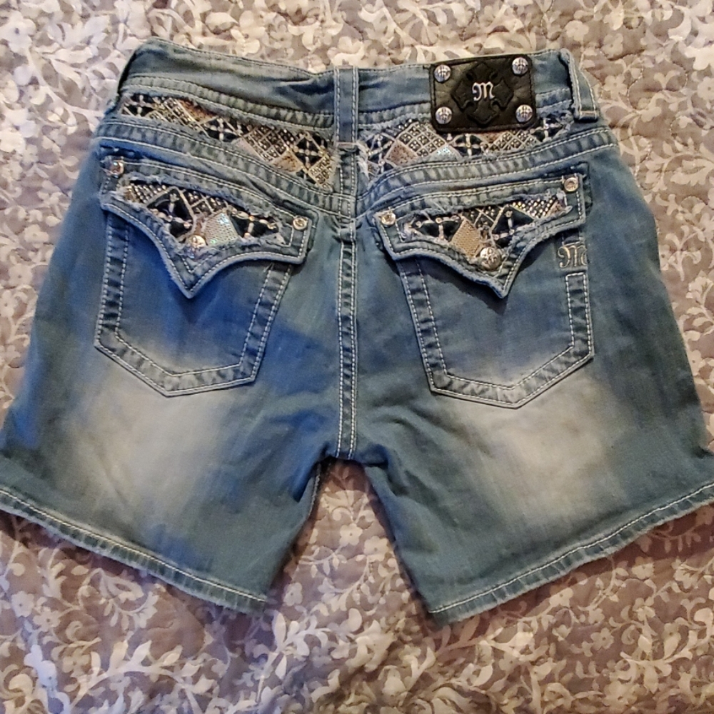 Miss me womens shorts size 32, inseam 6 1/4